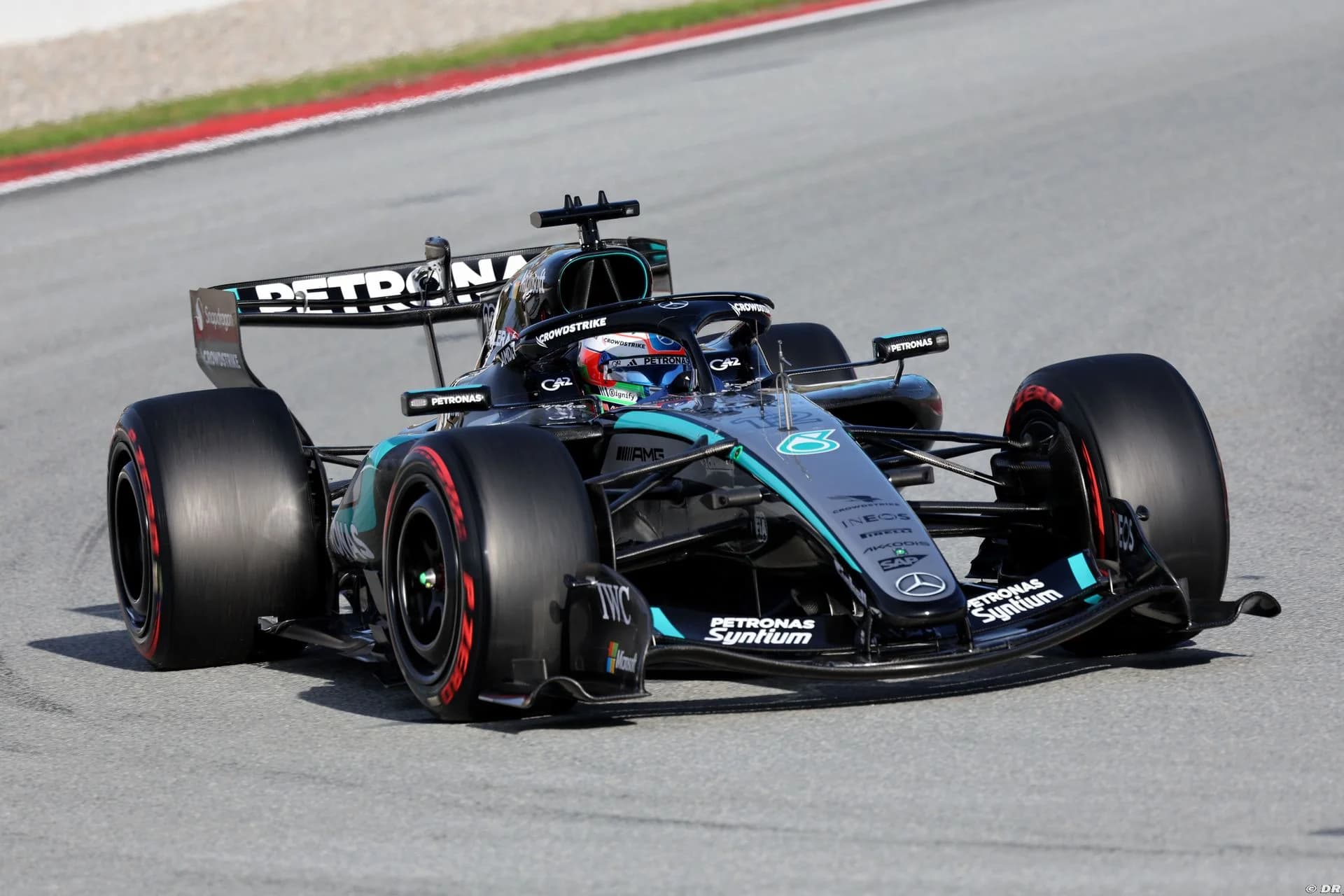 F1 2026 : ANTONELLI EN TÊTE, HAMILTON SE RÉVEILLE, ET MERCEDES RÈGNE SUR LA NOUVELLE ÈRE.